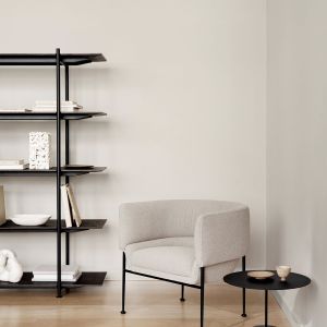 Wendelbo_collar-medium-chair-grain-col.-61253,-formal-shelving,-elba-rug,-calibre-side-table-high-72-dpi.jpg