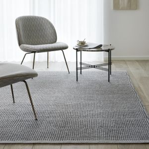 fabula-humle-rug-grey-charcoal-wool