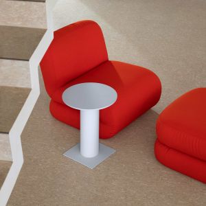 lammhults-bau-modularseating-red-ciao-table-lightblue-e01.jpg