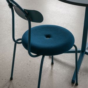 lammhults-taburettplus-chair-blue-archalx-table-blue-p01.jpg